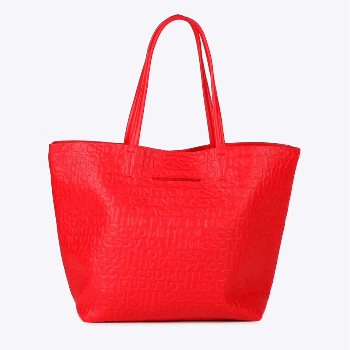 Bolso de la marca Lola Casademunt, modelo CHERRY. Bolso shopper desestructurado en efecto piel color rojo. Detalle de grabado monograma y bolsillo interior. Contiene neceser interior. Cierre imantado.ALTO: 30 cm - LARGO: 32 cm - ANCHO: 17 cm.