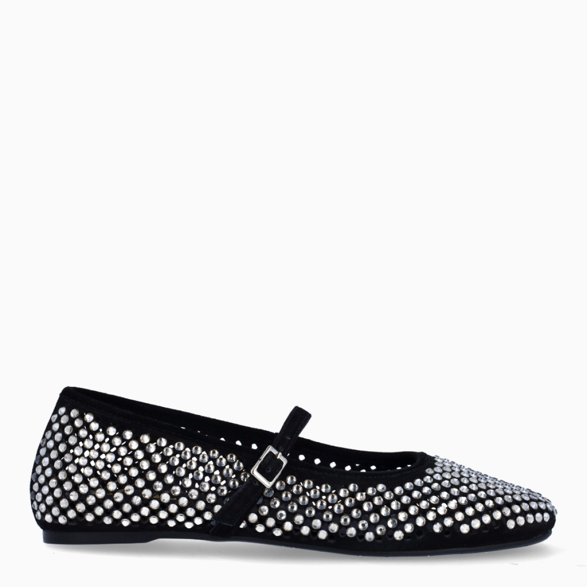 Merceditas de la marca Itse, modelo STONE. Merceditas elaboradas en ante color negro con tachuelas brillantes por todo el calzado. Interior de merceditas en piel color negro. Merceditas con cierre de hebilla en pala. Merceditas Itse con suela de goma plana. Estas sandalias Itse STONE son ideales para ti!