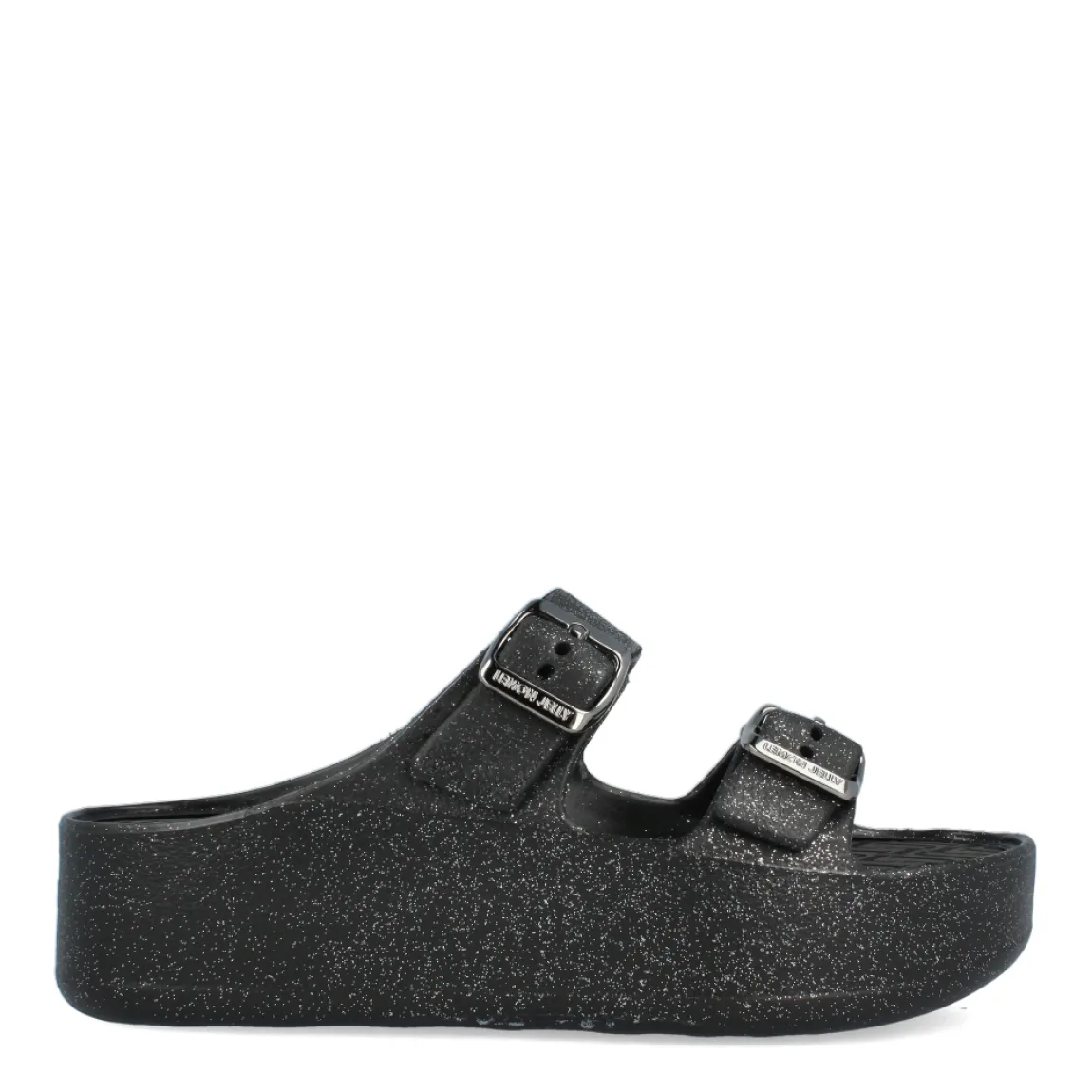 Sandalias de la marca Lemon Jelly, modelo GIULIETT. Exterior de las sandalias en neopreno color negro con detalle de escarchado plateado. Interior de las sandalias en goma. Cierre de las sandalias Lemon Jelly con doble hebilla. Sandalias con plataforma de 5cm de altura. Estas sandalias Lemon Jelly GIULIETT son unas clásicas para esta temporada, están pensadas para los días cálidos y soleados. No pueden faltar en tu armario.