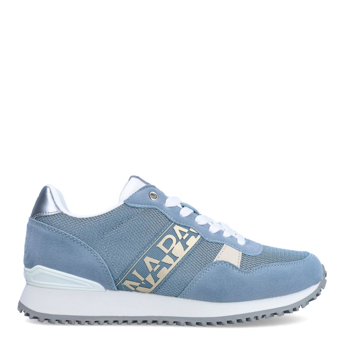 Deportiva de la marca Napapijri, modelo ASTRA. Exterior de la deportiva de textil con efecto rejilla color azul, con detalles en ante de color celeste. Interior de la deportiva de tejido de color blanco. Cierre de la deportiva con cordones blancos. Deportiva con plantilla muy cómoda y acolchada. Con un diseño elegante y una sofisticada combinación de colores, las zapatillas deportivas ASTRA son un calzado informal. El estabilizador del talón proporciona más estabilidad y su ligera suela microporosa hace que este calzado sea especialmente cómodo y perfecto para el uso diario.