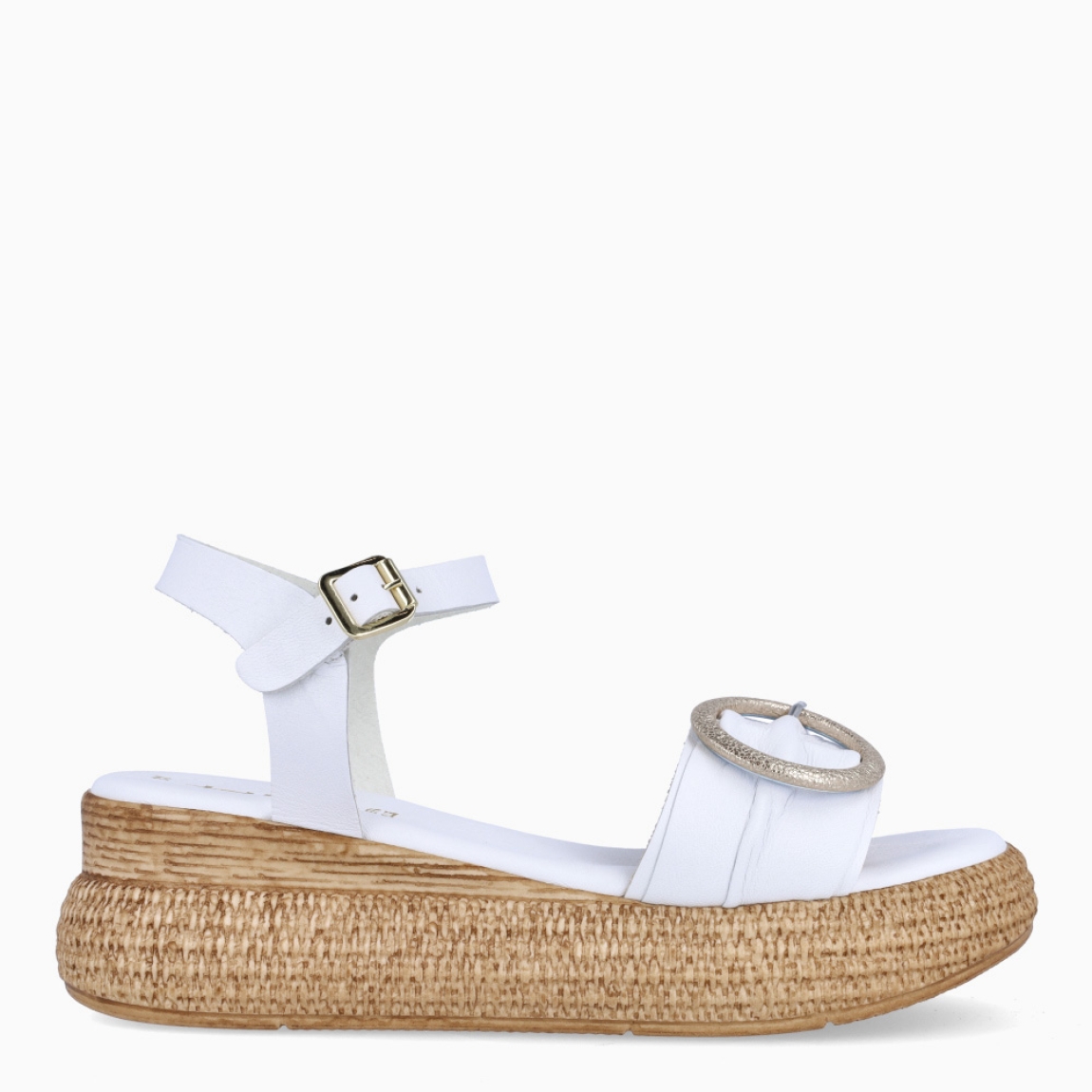 Sandalias de la marca Itse modelo VALERIA. Sandalias elaboradas en piel color blanco con hebilla en pala. Interior en ante color marrón. Sandalias Itse con cierre de hebilla en tobillo. Suela con 4cm de plataforma. Estas sandalias Itse VALERIA son ideales en comodidad y estilo!