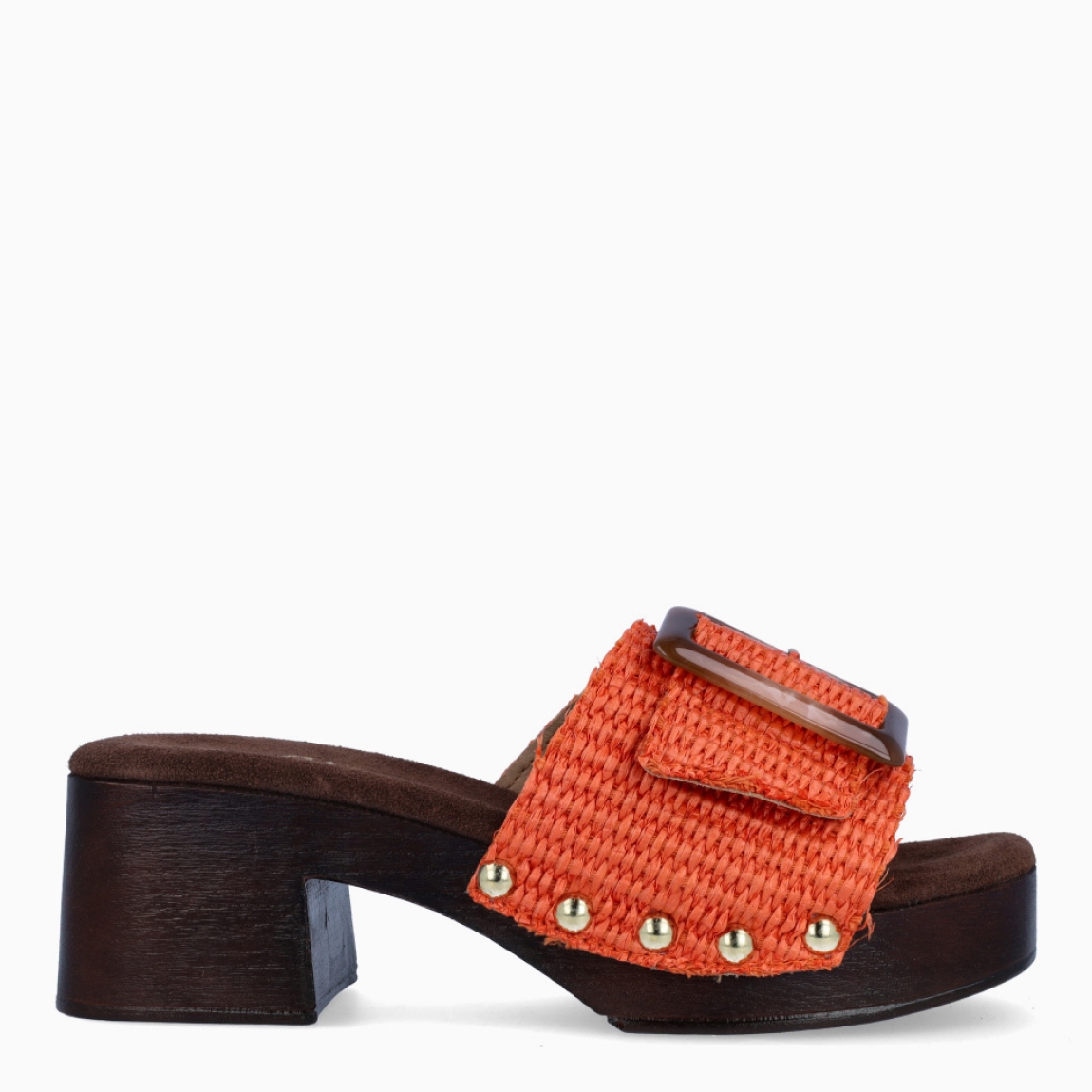 Sandalias de la marca Itse, modelo YOLANDA. Elaboradas en rafia color naranja con hebilla grande en pala. Interior en ante color marrón. Sandalias Itse con tacón de 5cm de altura. Estas sandalias chanclas Itse YOLANDA son ideales para ti!