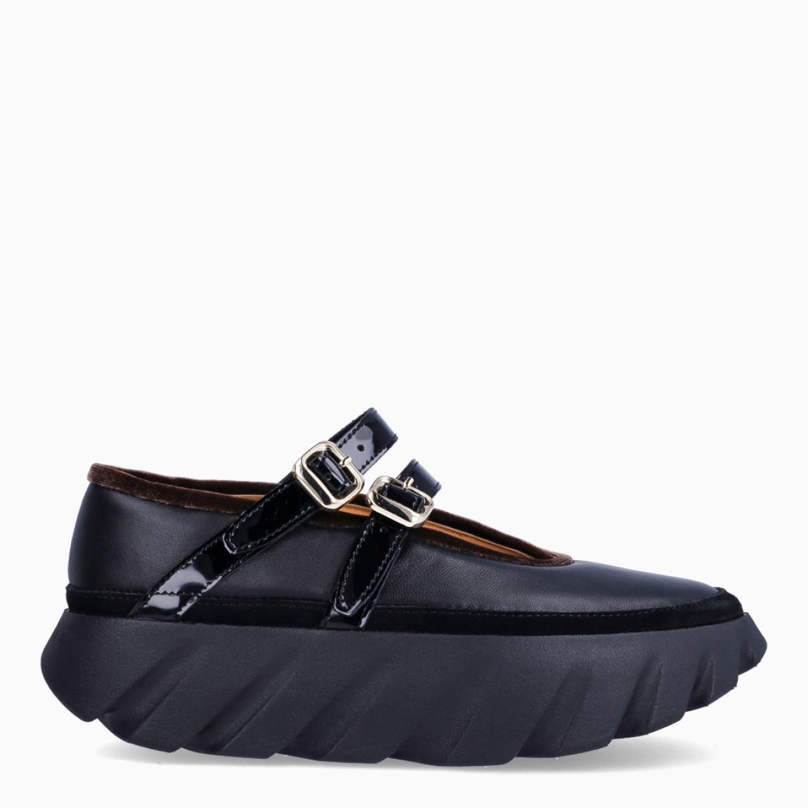 Merceditas de la marca 4CCCCEES, modelo TURA BALLET. Exterior en piel color negro. Interior en piel color beig. Cierre con doble hebilla en pala color negro. Suela dentada con plataforma con 4cm de altura. Estas merceditas 4CCCCEES TURA BALLET tienen un diseño divertido que le dará personalidad a tus looks de temporada. y sobre todo te garantizarán la máxima comodidad.