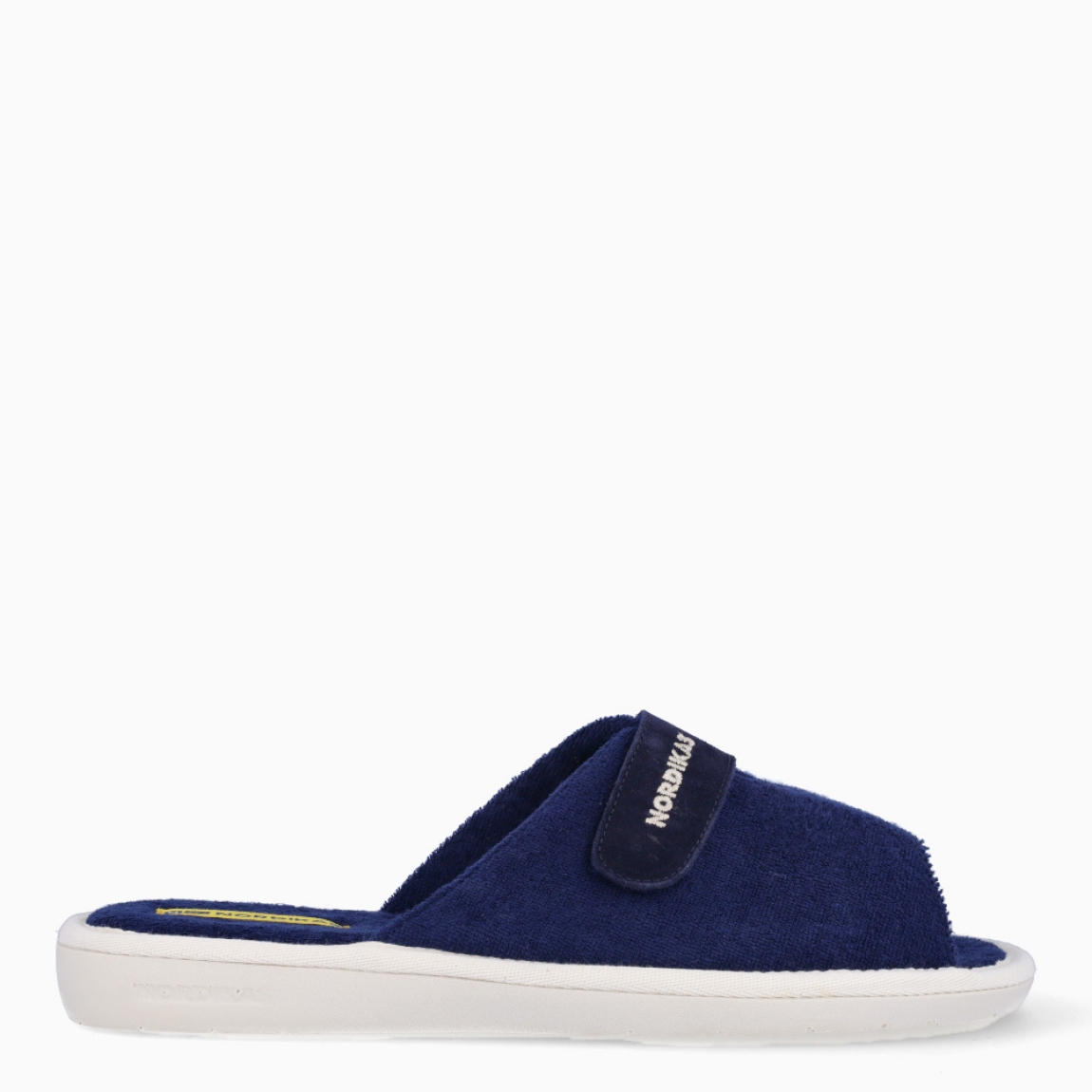 Zapatillas de la marca Nordikas, modelo TOP LINE. Exterior e interior de las zapatillas en toalla color azul. Cierre de las zapatillas con velcro y suela de goma plana. Estas zapatillas Nordikas TOP LINE, te hará disfrutar de la comodidad y ligereza de estar por casa.