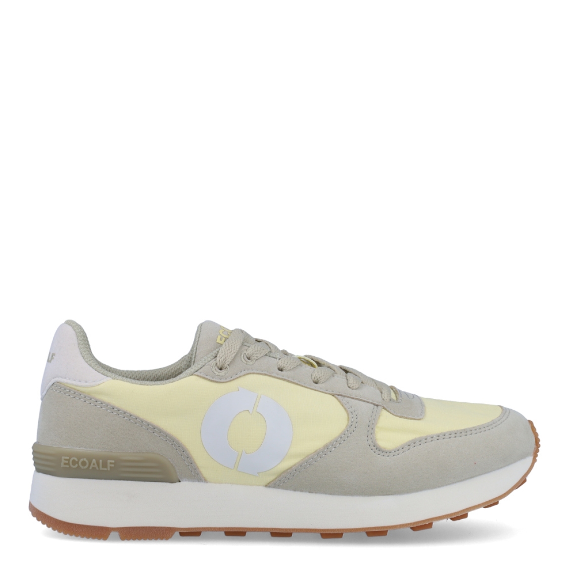 Deportivas de la marca Ecoalf, modelo UCLA. Exterior de las deportivas en naylon color amarillo. Interior de las deportivas en tela color beig. Cierre de las deportivas con cordones beig. Deportivas Ecoalf con suela plana. Estas deportivas Ecoalf Ucla transpirables son el complemento perfecto en tu armario. Tienen un diseño clásico y te darán la comodidad que necesitas para tu día a día!