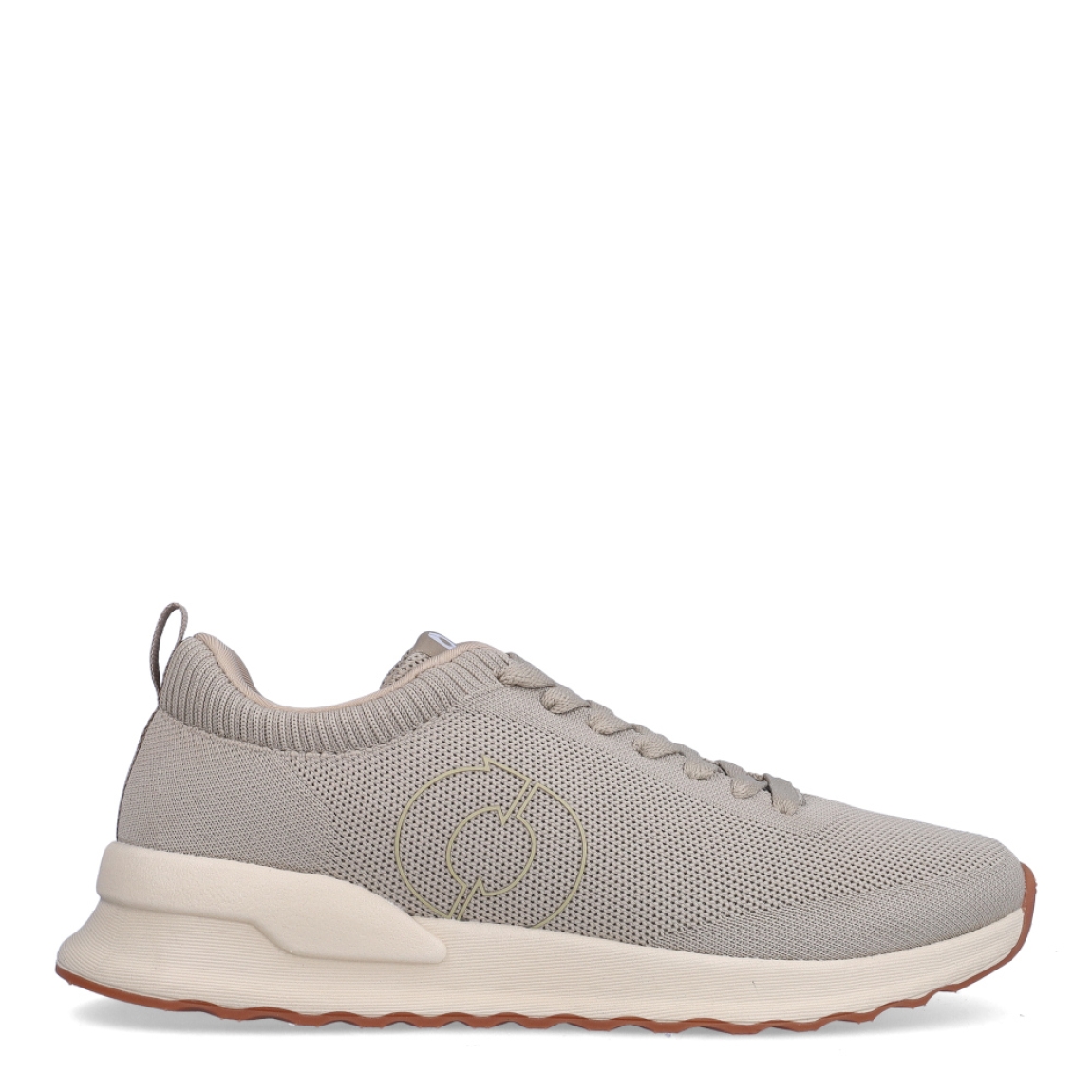 Deportivas de la marca Ecoalf, modelo CONDEKI. Exterior de las deportivas en tela color beig. Interior de las deportivas en tela y piel color beig. Cierre de las deportivas con cordones beig. Deportivas Ecoalf con suela plana. Estas deportivas Ecoalf Condeki transpirables son el complemento perfecto en tu armario. Tienen un diseño clásico y te darán la comodidad que necesitas para tu día a día!
