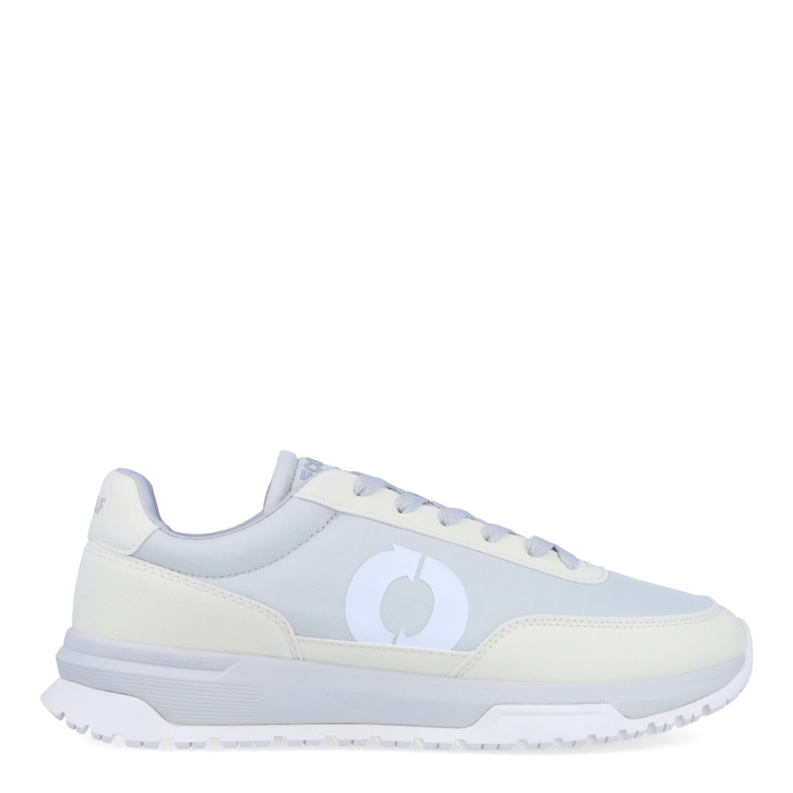 Deportivas de la marca Ecoalf, modelo VENTURA. Exterior de las deportivas en tela color blanco. Interior de las deportivas en tela y piel color blanco. Cierre de las deportivas con cordones grises. Deportivas Ecoalf con suela plana. Estas deportivas Ecoalf Ventura transpirables son el complemento perfecto en tu armario. Tienen un diseño clásico y te darán la comodidad que necesitas para tu día a día!