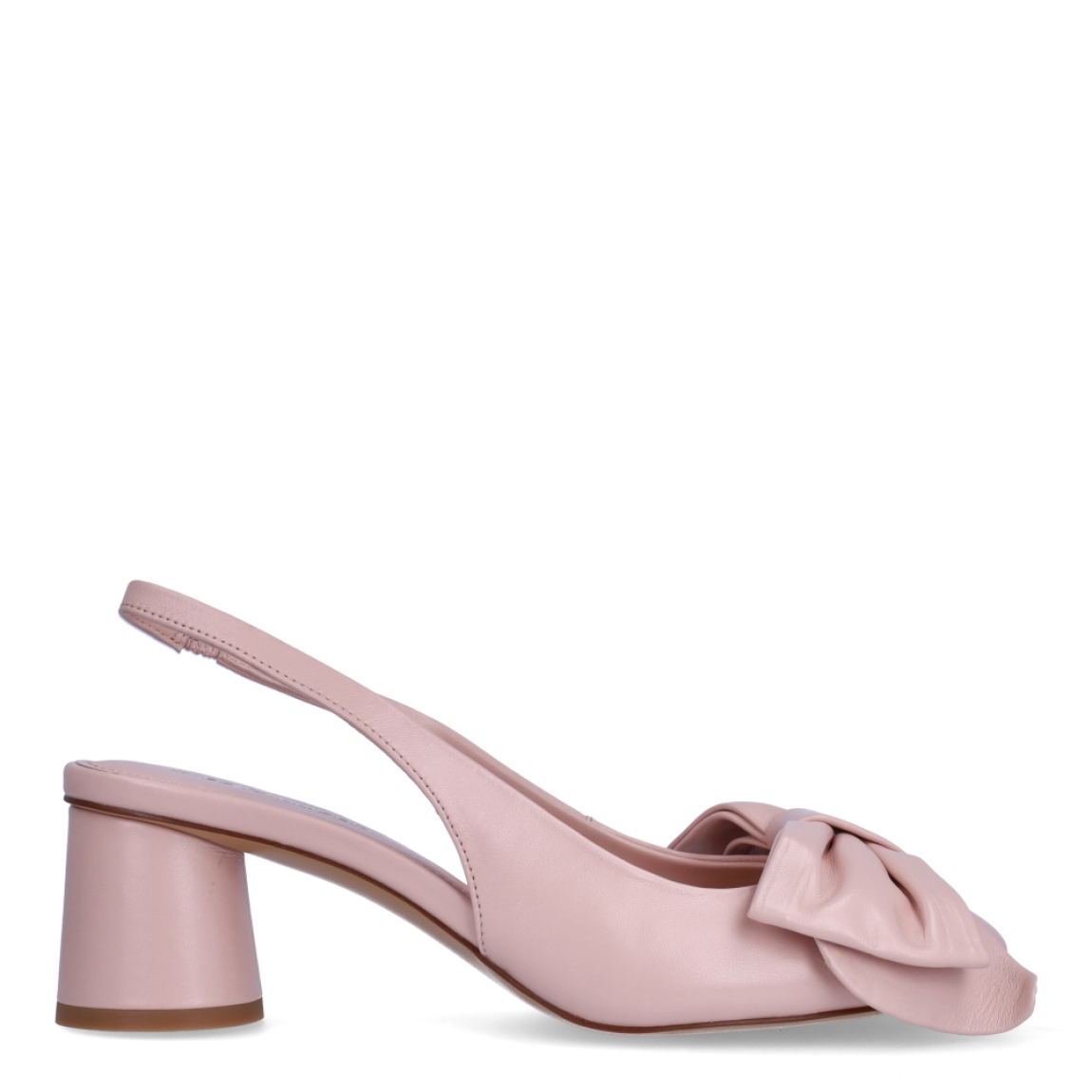 Salones de la marca Ines Palliser, modelo PEGGY. Exterior en piel color nude con lazo en la pala. Interior en piel color nude. Salones destalonados con tacón de 5cm de altura. Estos salones Ines Palliser PEEGY son ideales para complementar tus looks con estilo y comodidad.