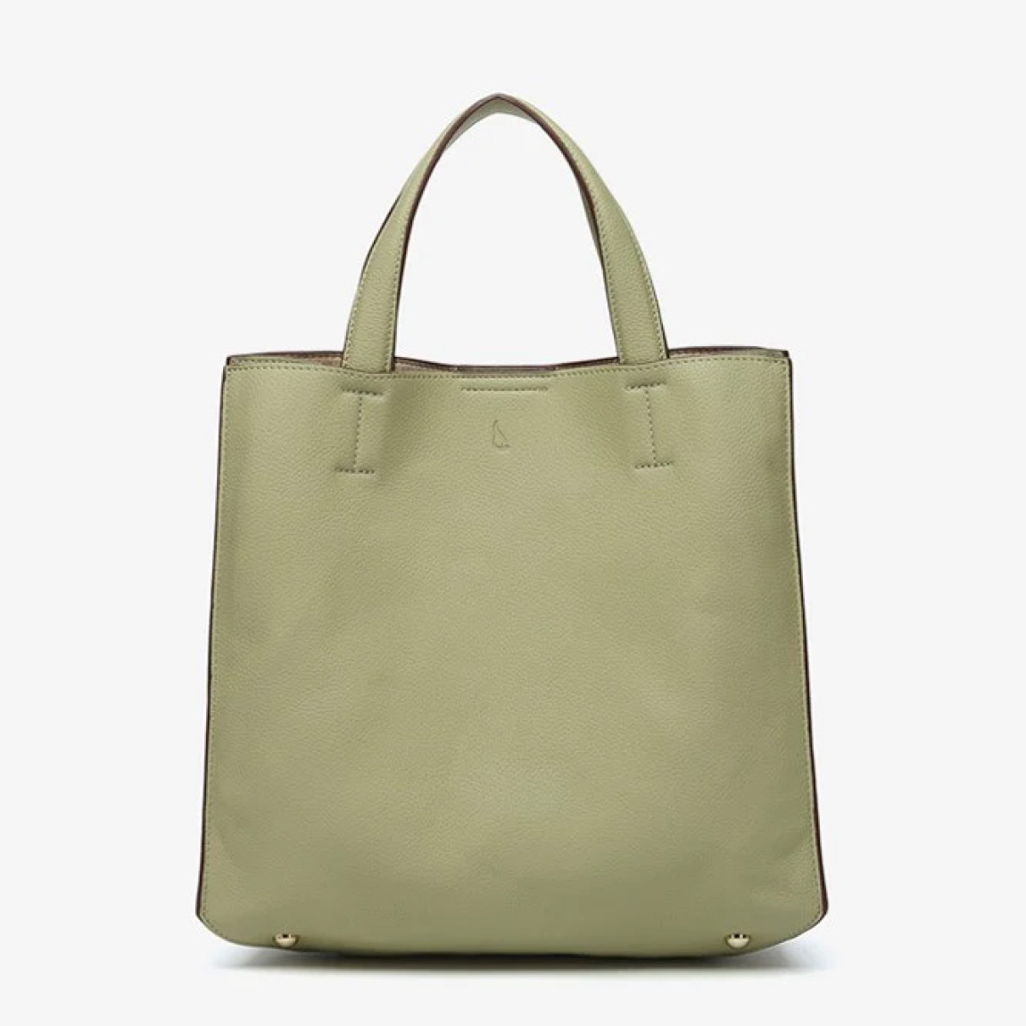 Bolso shopper de mujer de la marca Abbacino, modelo BOCCO. Bolso elaborado en materiales reciclados color verde. Forro interior y Cierre superior magnético. Bolso Abbacino con asa textil cruzada, que puede regularse y es de quita y pon. Medidas: alto 27cm y ancho 28cm. Este bolso Abbacino BOCCO es un modelo de líneas rectas y muy minimalista que se convertirá en un imprescindible para tu día a día. Un diseño amplio de inspiración marinera e influencia mediterránea.