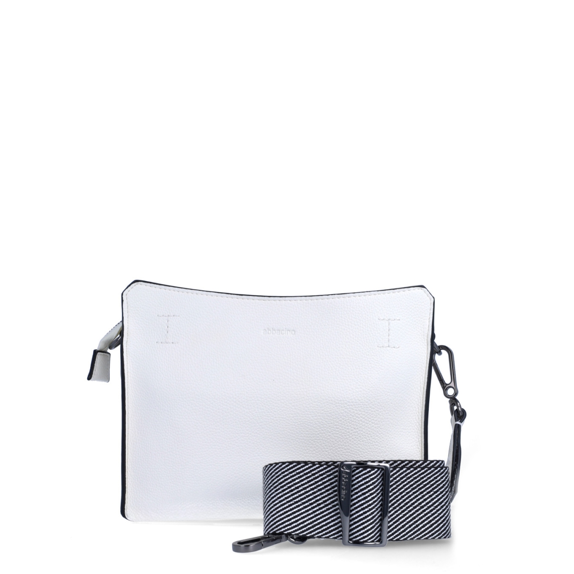 Bandolera de mujer de la marca Abbacino, modelo LOURDES. Bolso elaborado en materiales reciclados color blanco. Con forro interior y asa textil cruzada, que puede regularse y es de quita y pon. Cierre superior con cremallera. Medidas: alto 17cm y ancho 24cm. Este bolso Abbacino LOURDES es un modelo de líneas rectas y muy minimalista que se convertirá en un imprescindible para tu día a día. Un diseño amplio de inspiración marinera e influencia mediterránea.