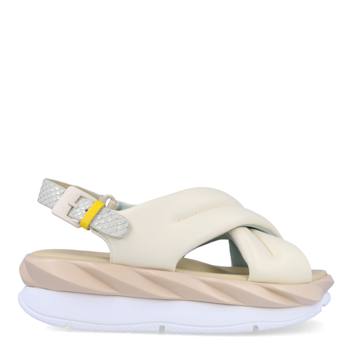 Sandalias de la marca 4CCCCEES, modelo MELLOW. Exterior de las sandalias en piel color blanco y pala cruzada. Interior de las sandalias en piel color beig. Cierre con hebilla en el tobillo color gris. Sandalias 4CCCCEES con plataforma de 4cm de altura con diseño ondulado color blanco y rosa. Estas sandalias 4CCCCEES MELLOW tiene el diseño perfecto entre originalidad y ligereza que te acompañará en tu día a día en esta temporada.