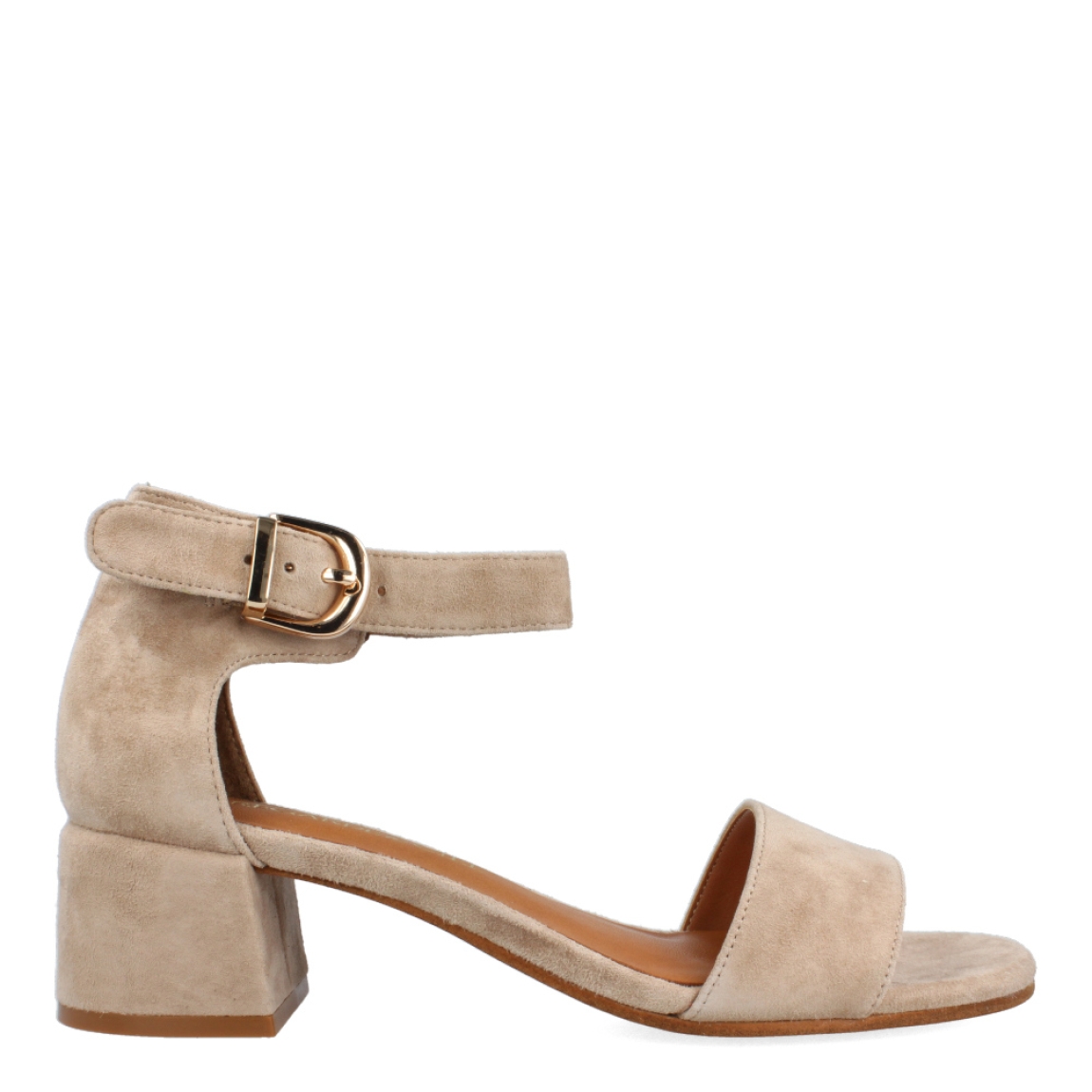 Sandalias de la marca Regarde Le Ciel, modelo SEVI. Exterior de las sandalias en ante color taupe. Interior de las sandaias en piel color camel. Cierre de las sandalias Regarde Le Ciel con hebilla y tacones de 3cm de altura. Estas sandalias Regarde Le Ciel SEVI son un complemento perfecto para tus looks de temporada.
