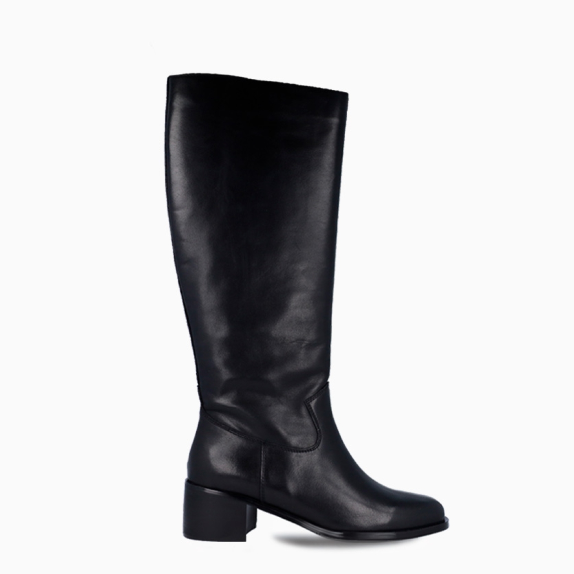 Botas de la marca Itse, modelo NORTH. Exterior elaboradas en piel color negro. Interior en piel color negro. Botas Itse con caña alta. Estas botas Itse NORTH son una tendencia esta temporada, marcarán un estilo único en tus looks!