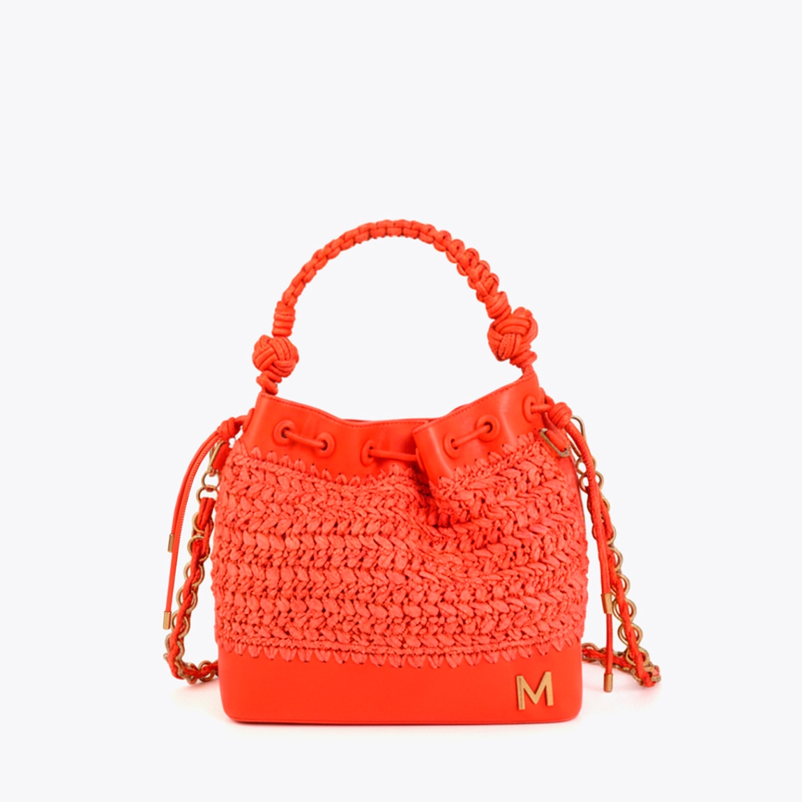 Bolso bombonera de la marca Lola Casademunt, modelo BELEM-M. Bolso Lola Casademunt hecho de rafia color naranja y detalles en cuero sintético. Asa trenzada con cierre ajustable y logo dorado. Espacioso interior con forro suave. Bolso Lola Casademunt BELEM-M, complemento ideal para usar esta temporada! Medidas: alto 24cm y ancho 29cm.