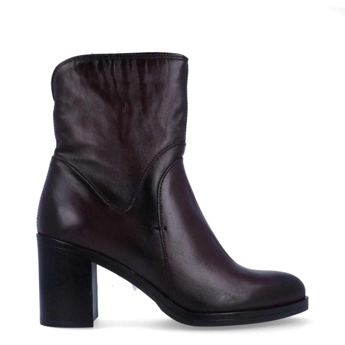 Los botines MJUS LEONELLA destacan por su diseño clásico y versátil, perfectos para completar cualquier look de diario. Están confeccionados en piel de color burdeos con un elegante acabado liso, que aporta un estilo atemporal y fácil de combinar.Incorporan un tacón de 6 cm, que ofrece la altura ideal sin renunciar a la comodidad y la estabilidad en cada paso. Además, cuentan con cierre de cremallera, facilitando un ajuste cómodo y práctico. Los MJUS LEONELLA son el complemento perfecto para el día a día, combinando calidad, confort y un diseño sofisticado.