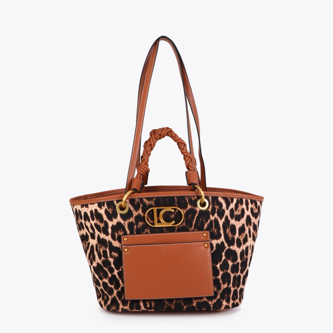 Bolso shopper de la marca Lola Casademunt, modelo MARITZA. Bolso elaborado en textil con un llamativo estampado leopardo y detalles en efecto piel marrón. Incluye asas trenzadas y cierre magnético. Bolso Lola Casademunt con bolsillo frontal con el logo en dorado. Bolso Lola Casademunt MARITZA, perfecto para un look urbano sofisticado.ALTO 24cm ANCHO 31cm PROFUNDIDAD 17cm