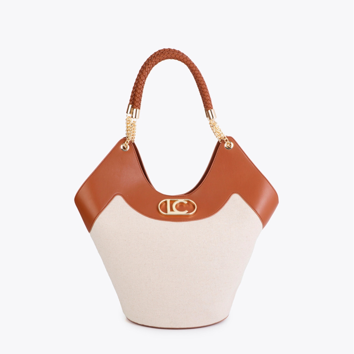 Bolso de la marca Lola Casademunt, modelo HANSEL. Bolso shopper bicolor en canvas y piel sintética. Diseño amplio y desestructurado con detalles dorados. Bolso Lola Casademunt con asa trenzada para mayor confort. Incluye bolsillo interior para organización. Bolso Lola Casademunt HANSEL, ideal para llevar a todos lados!ALTO: 38cm ANCHO: 46cm PROFUNDIDAD: 15cm