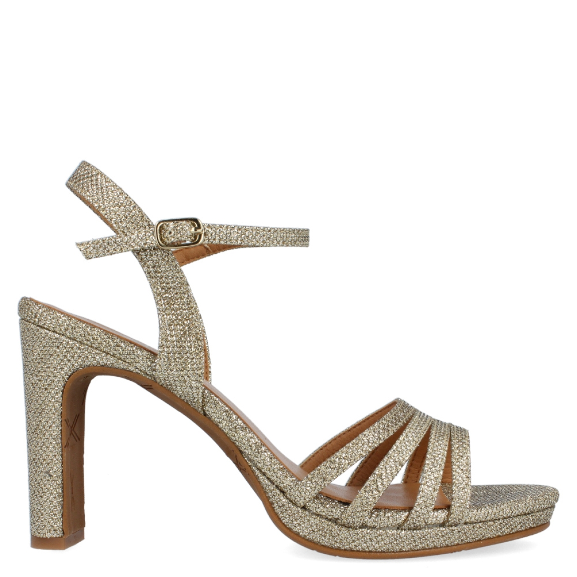 Sandalia dorada de la marca Itse, modelo Diana. Exterior de la sandalia de glitter dorado. Interior de la sandalia de piel de color camel y dorado. Cierre de la sandalia con hebilla en el tobillo. Sandalia dorada de tacón de 10 cm de altura, con 2 cm de plataforma. La sandalia dorada Diana de Itse es una sandalia elegante, perfecta para tus eventos más importantes.