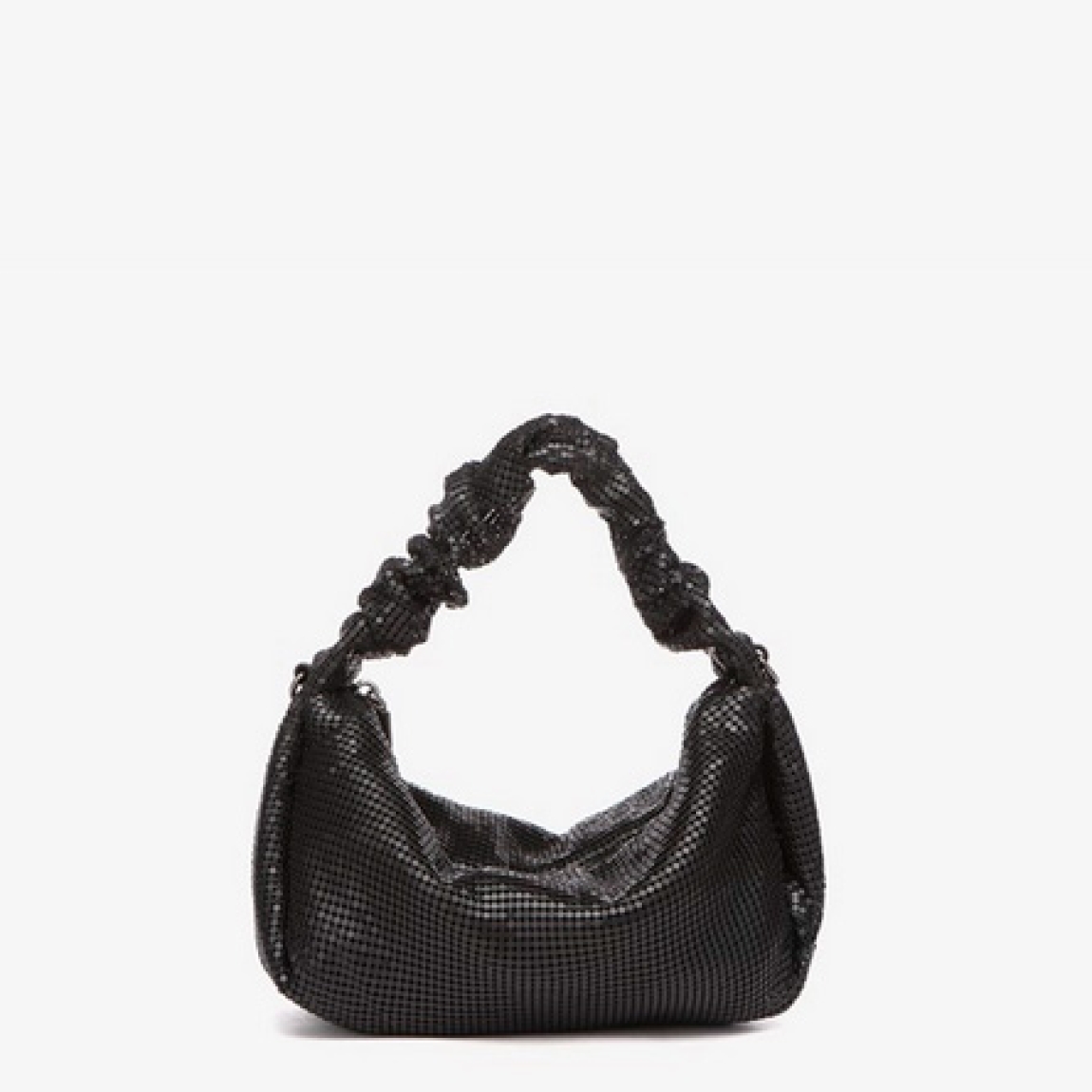 Bolso de la marca Abbacino, modeo LUCY. Bolso elaborado en malla metálica color negro. Con forro interior textil. Cierre del bolso con cremallera. Bolso con asa de mano drapeada y un práctica bandolera de cadena de quita y pon. Medidas del bolso: alto 14cm y ancho 24cm. Este bolso Binnari LUCY es un complemento perfecto para día o noche. Es la opción ideal para crear looks únicos.