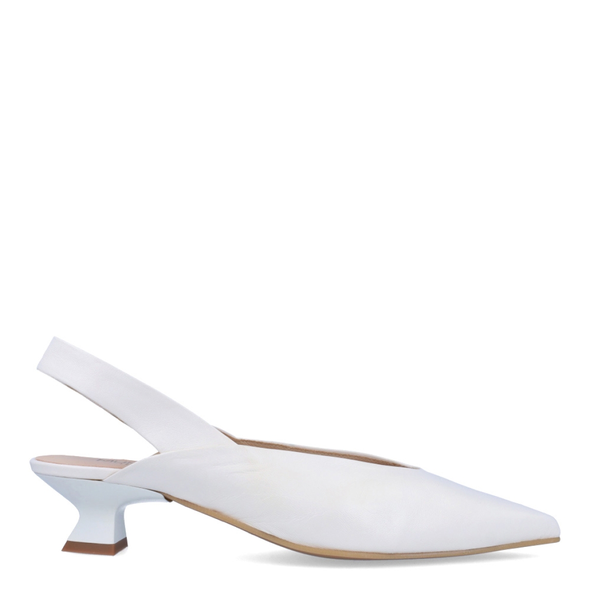 Salones destalonados de la marca Munné, modelo STHER. Exterior en piel color blanco con punta lápiz. Interior en piel color nude. Cierre con tiras. Salones Munné con tacón de 3cm de altura. Estos salones Munné STHER son un complemento ideal para darle elegancia a tus looks!