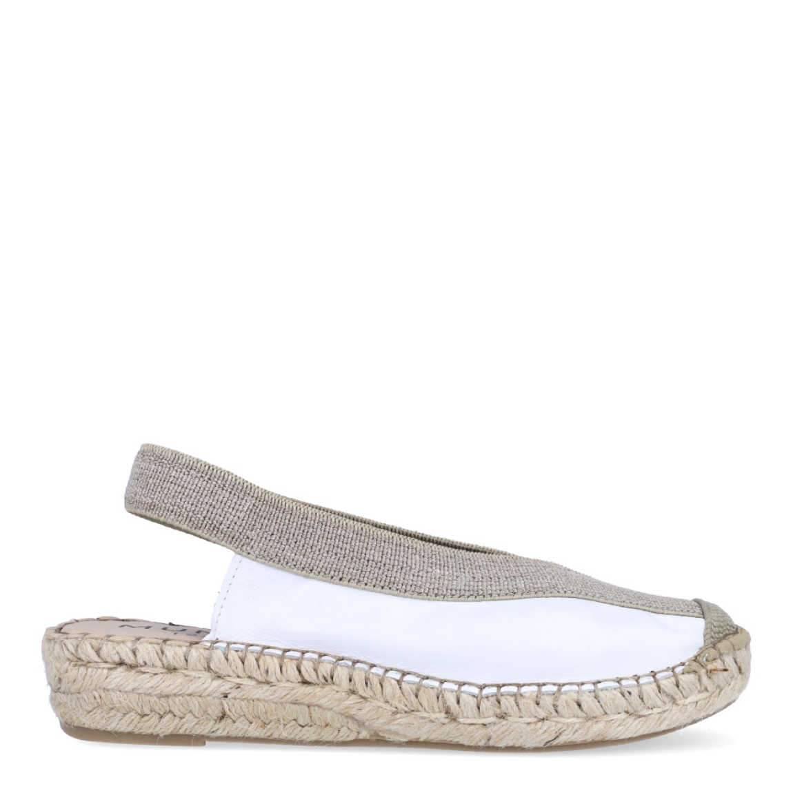 Alpargatas destalonadas de la marca Munné, modelo BENKA. Exterior en piel color blanco con punta redonda. Interior en piel color nude. Alpargata clásica con cierre elastico que va desde la pala hasta el talon.en tobillo. Alpargata con cuña de piel trenzada de 3cm de altura. Estas alpargatas Munné BENKA son ideales para esta temporada!