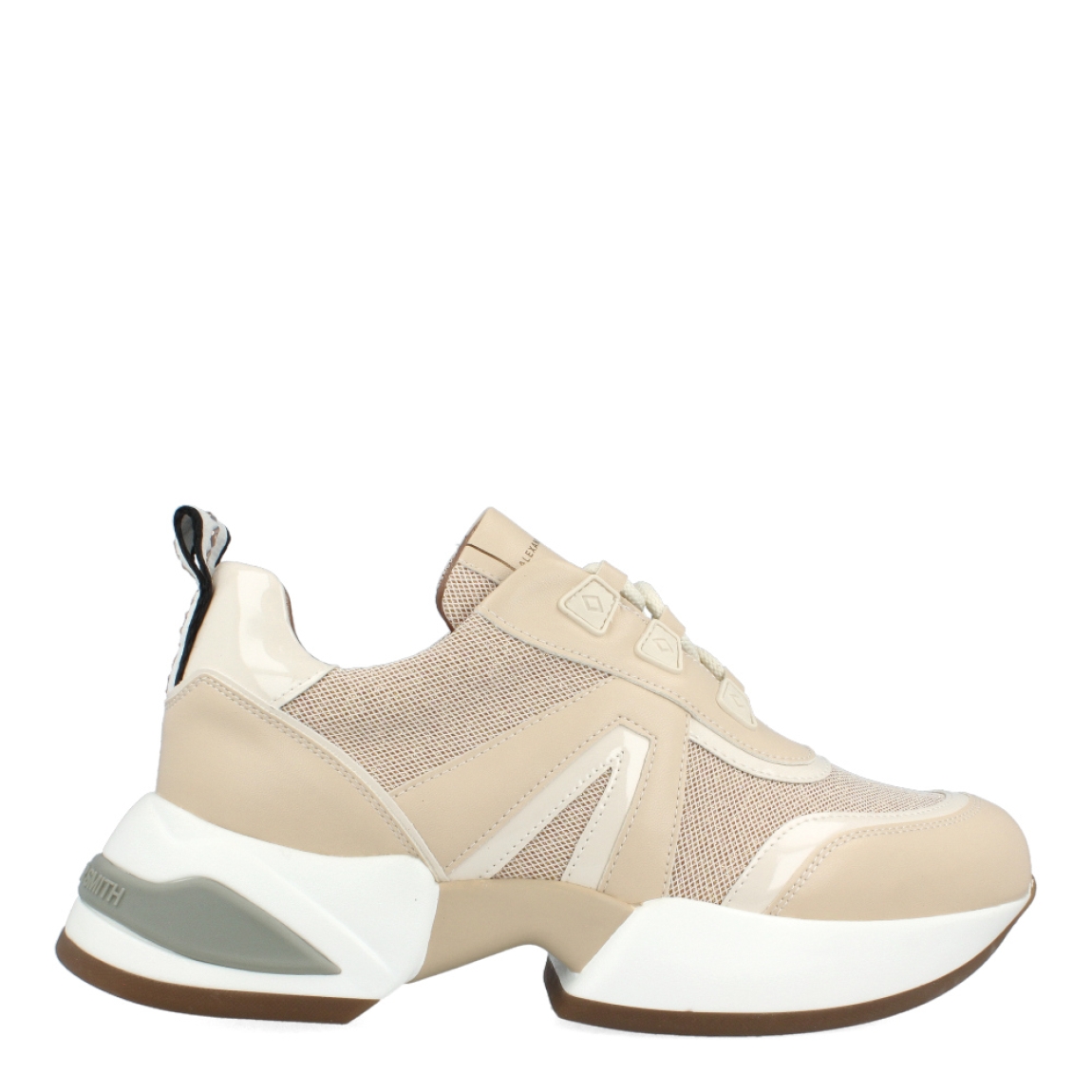 Deportivas de la marca Alexander Smith, modelo SKAP. Exterior de las deportivas en piel color beig con detalle en rejilla escarchada beig. Interior de las deportivas en piel color bronce. Cierre de las Alexander Smith con cordones y cuña de 4cm de altura. Estas deportivas Alexander Smith SKAP son un complemento clásico que no te puede faltar en el armario, tiene el diseño perfecto para destacar tus outfits y sobre todo te dará una comodidad absoluta.