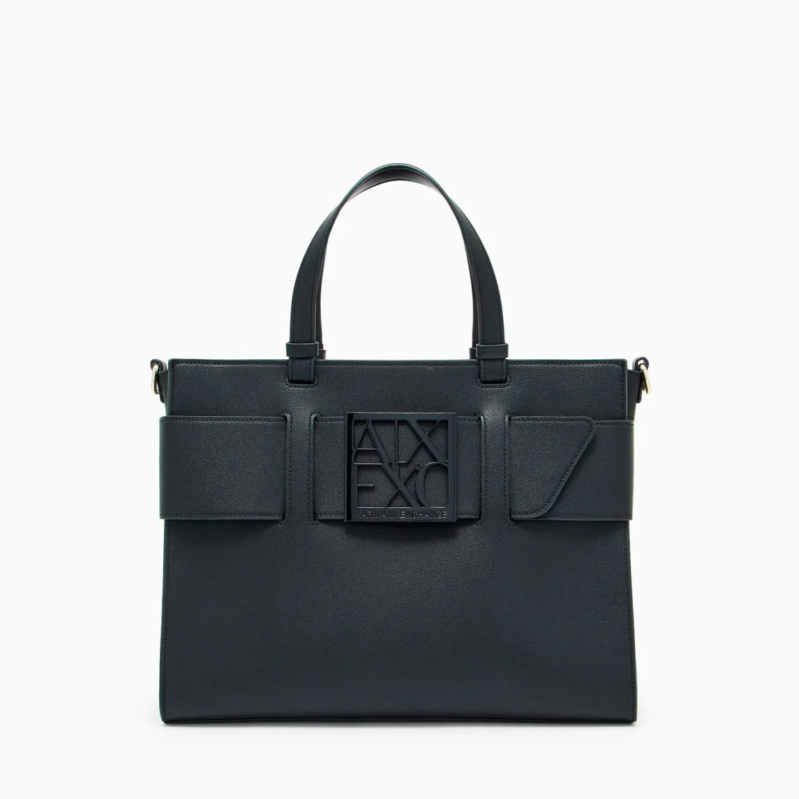 Bolso de la marca Armani Exchange, modelo VANIA. Elaborado en polipiel color negro con estampado y logotipo de marca. Bolso con bolsillo interno y amplio compartimento. Cierre de cremallera y una bandolera desmontable para máxima comodidad. Dimensiones: 32 x 39 x 15 cm. Este bolso Armani Exchange VANIA es un complemento ideal para llevar todo lo necesario en tu día a día!