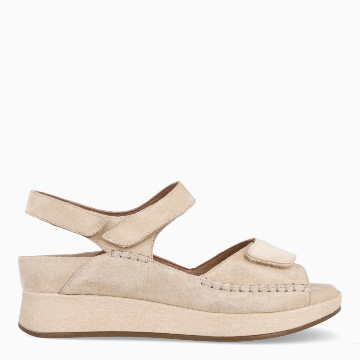 Sandalias de la marca PieSanto, modelo LEIVA. Exterior de las sandalias en ante color beig. Interior de las sandalias en piel color beig, con plantilla acolchada y extraíble para máxima comodidad. Cierre de las sandalias PieSanto con doble velcro en pala y empeine. Sandalias con plataforma de 5cm de altura. Estas sandalias PieSanto Leiva son un complemento de temporada ideal para tu día a día, gracias a su ligereza, comodidad y diseño.