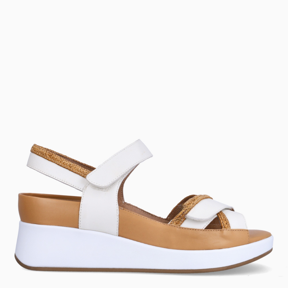 Sandalias de la marca PieSanto, modelo MARYELL. Exterior de las sandalias en piel color blanco con tiras cruzadas . Interior de las sandalias en piel color camel, con plantilla acolchada y extraíble para máxima comodidad. Cierre de las sandalias PieSanto con doble velcro en pala y empeine. Sandalias con plataforma de 5cm de altura. Estas sandalias PieSanto MARYELL son un complemento de temporada ideal para tu día a día, gracias a su ligereza, comodidad y diseño.