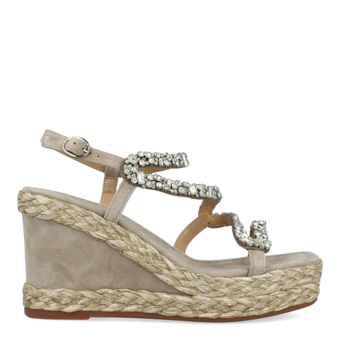 Sandalias de la marca Alma en Pena, modelo BECCA. Exterior de las sandalias en ante color taupe con tiras brillantes. Interior de las sandalias en ante color taupe. Cierre de sandalias Alma en pena con hebilla y cuña de 9cm de altura. Estas sandalias Alma en Pena BECCA tienen el diseño perfecto para quienes le gusta la elegancia y comodidad. Un complemento perfecto para resaltar tus looks de temporada con la máxima comodidad posible.