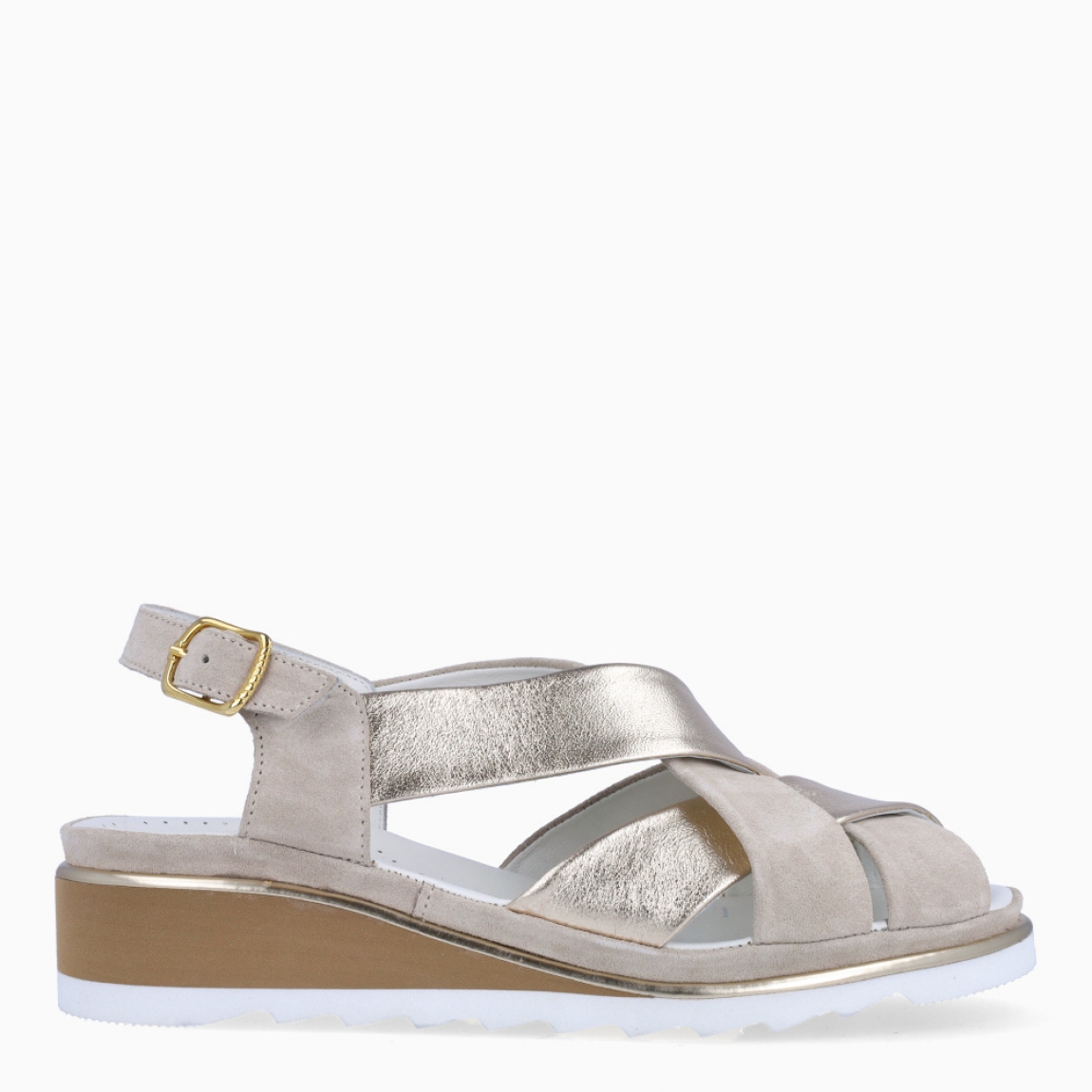 Sandalias de la marca Plaju, modelo JOSEPHIN. Exterior de las sandalias en piel color platino efecto brillante con tiras cruzadas. Interior en piel color blanco. Cierre de las sandalias Plaju con hebilla en tobillo y cuña de 4cm de altura. Estas sandalias Plaju JOSEPHIN son el complemento ideal para esta temporada, no te pueden faltar en el armario.