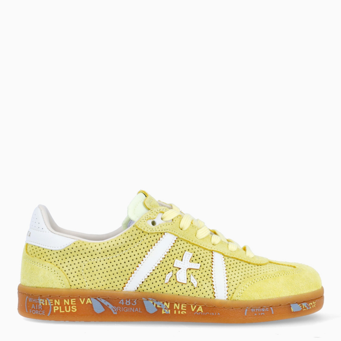 Deportivas de la marca Premiata, modelo BONNIED. Exterior de las deportivas en piel color amarillo con efecto troquelado con detalle en ante y logo de color blanco. Interior de las deportivas en piel color blanco. Cierre de las deportivas con cordones amarillos. Deportivas Premiata BONNIED tienen el diseño perfecto para temporada, no puede faltar este modelo clásico en tu armario!