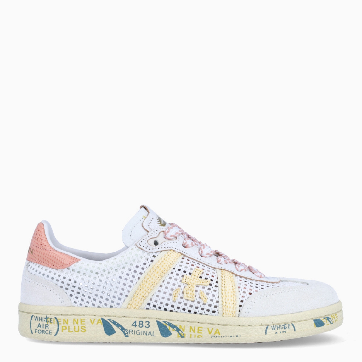Deportivas transpirables de la marca Premiata, modelo BONNIED. Exterior de las deportivas en textil color blanco con efecto troquelado, y lotipo en color amarillo. Además de talón en color rosa. Interior de las deportivas en piel color blanco. Cierre de las deportivas Premiata con cordones. Deportivas con suela plana con estampado de marca. Estas deportivas Premiata BONNIED son un complemento ideal para tu armario de temporada!