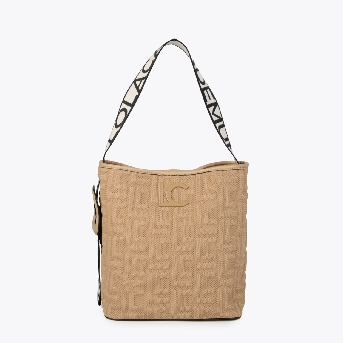 Bolso shopper de la marca Lola Casademunt, modelo LISSEN. Bolso elaborado en tejido monograma color taupe y asa logotipada con hebilla lateral. Contiene distintos compartimentos interiores y bolsillos con cremallera. Cierre imantado. Medidas: alto 24cm y ancho 24cm. Este bolso Lola Casademunt LISSEN es ideal para llevar tus esenciales!