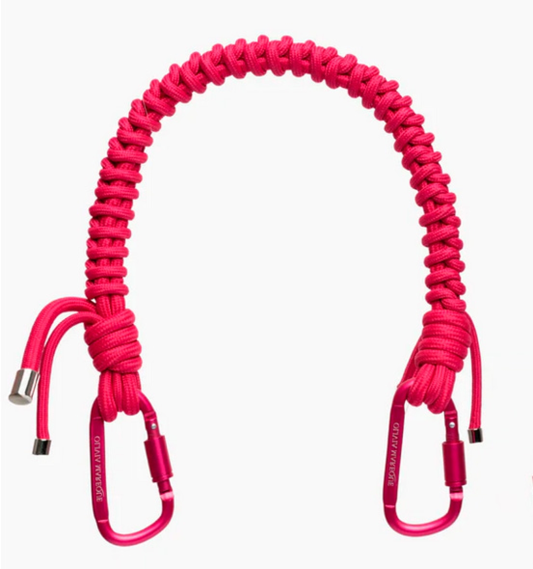 Cadena para bolso de la marca Olivia Mareque elaborada de nylon color fucsia, acabada con dos mosquetones. Personalizada con logo. Medida de 90cm. Complemento compatible con cualquier bolso.