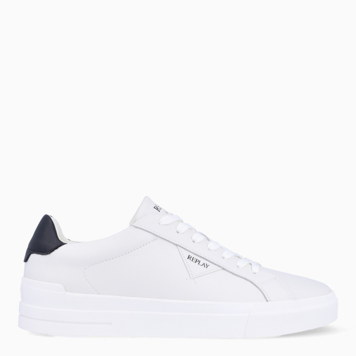 Deportivas de la marca Replay, modelo EVAN. Deportivas lisas, elaboradas en piel color blanco con talón negro. Logo en parte lateral. Interior con plantilla acolchada y extraíble para máxima comodidad. Cierre con cordones blancos. Deportivas Replay EVAN, básicas que no deben faltar en tu armario, combina con todo!