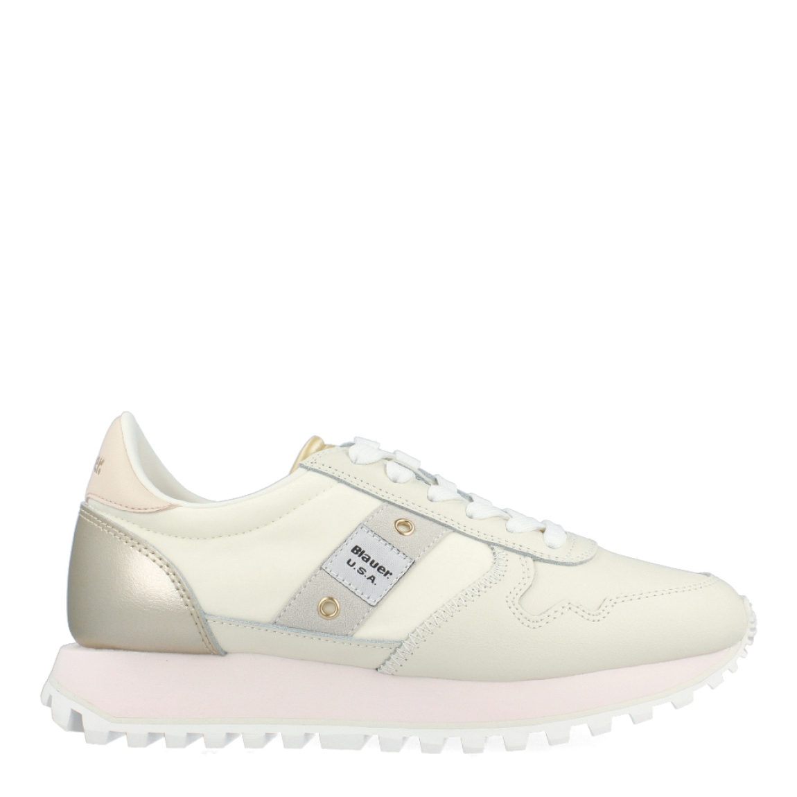 Deportiva de la marca Blauer, modelo MILLEN 02. Exterior de la deportiva en ecopiel color beig, con detalle en dorado en la parte del talón. Interior de la deportiva en ecopiel color beig. Cierre de las deportivas con cordones. Depotivas con plataforma de color rosa pastel de 3cm de altura con estilo dentado. Estas deportivas Blauer, modelo MILLEN 02 tienen la comodidad y colores perfectos para lucir un estilo único en tu día a día!