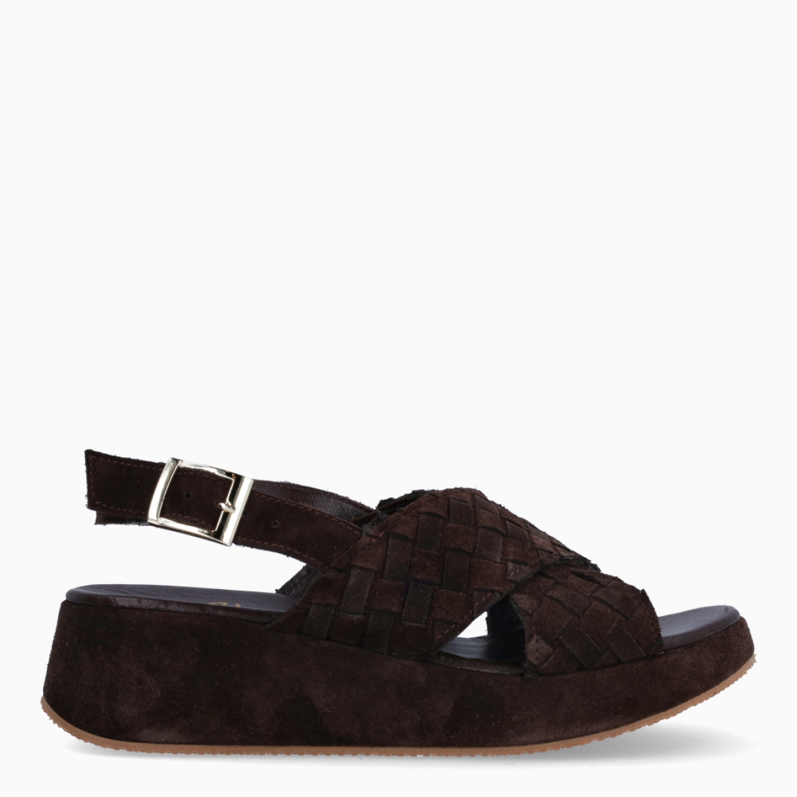 Sandalias de la marca Itse, modelo BRUNELLA. Elaboradas en en ante color marrón con tiras cruzadas en pala con efecto trenzado. Interior en ante color marrón. Cierre de sandalias con hebilla en el tobillo. Suela con plataforma de 5cm de altura. Estas sandalias Itse BRUNELLA son ideales para esta temporada!