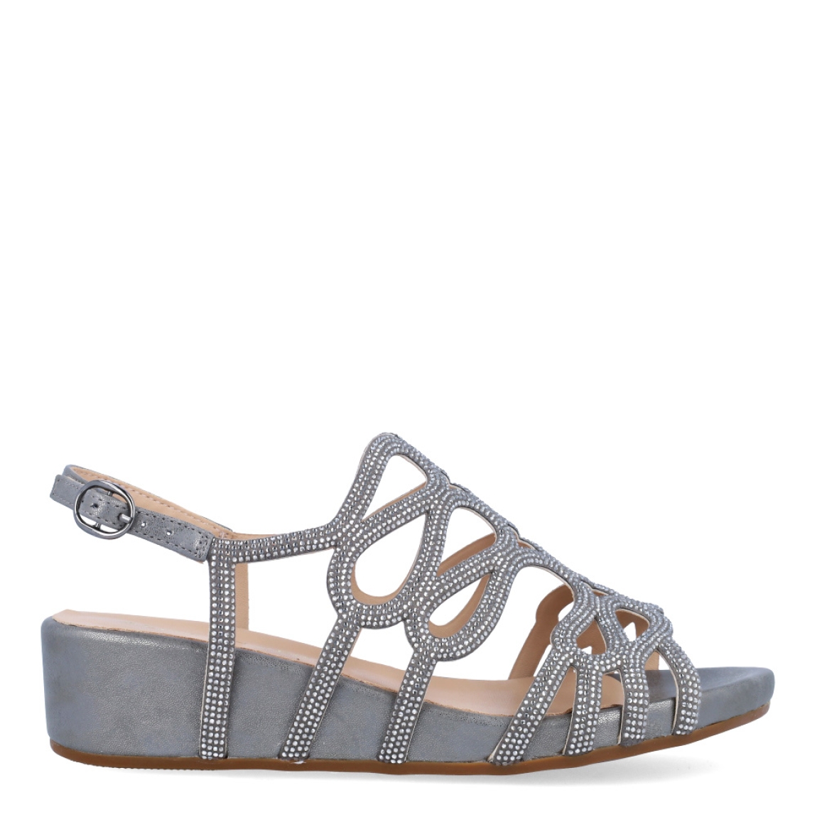 Sandalia de la marca Alma en Pena, modelo ALBALORIOS. Elaboradas en piel color plata con detalles de pedrería, puntera redondeada. Interior en piel color nude con estampado de marca. Cierre con hebilla y la altura del tacón es de 4,5cm. Estas sandalias Alma en Pena ALBALORIOS es ideal para lucir con estilo y comodidad tus outfits de esta temporada!