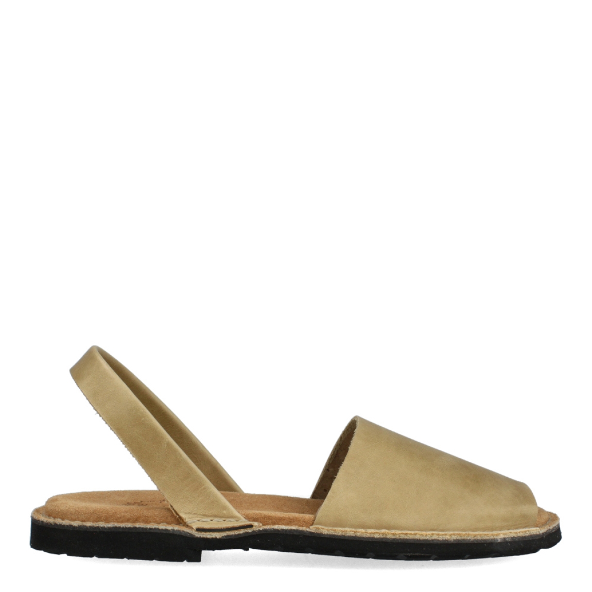 Albarcas de la marca Munné, modelo MENORCA. Albarcas clásicas elaboradas en piel color beig con plantilla acolchada y suela plana. Estas albarcas Munné MENORCA son un complemento ideal para combinar tus looks de temporada y disfrutar de una comodidad máxima.