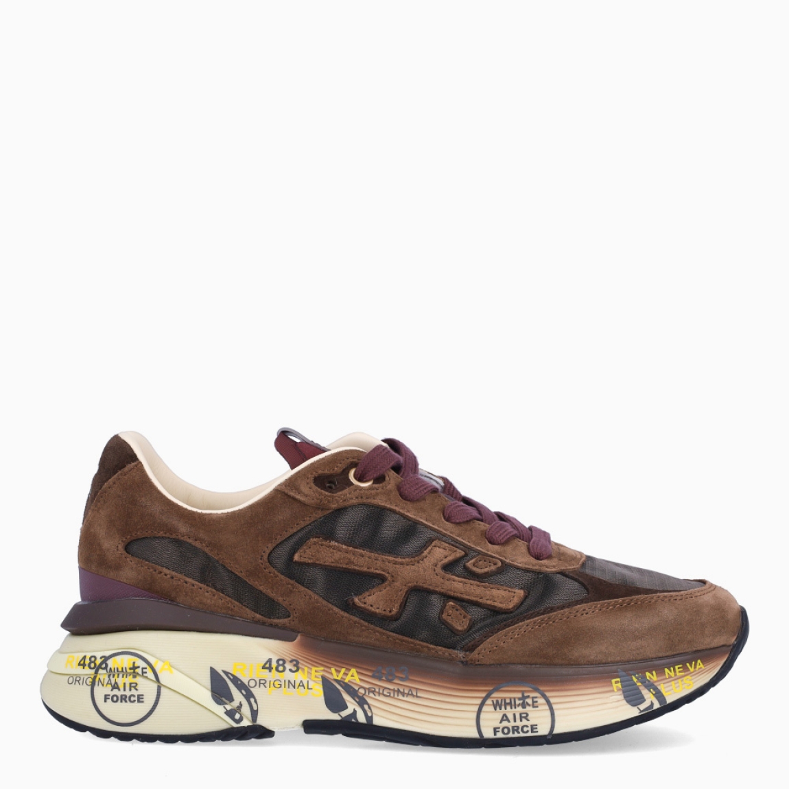 Deportiva de la marca Premiata, modelo MOERUND . Exterior de la deportiva en naylon color marrón con detalle en ante y logo lateral. Interior de la deportiva de piel de color blanco. Cierre de la deportiva con cordones de color marrón. Deportiva con plantilla acolchada para garantizar el máximo confort. Deportiva con suela de goma y estampado de marca. La deportiva MOERUND de Premiata es una deportiva ligera y cómoda, con unos detalles que la hacen diferente y especial. Ideal para marcar estilo día a día.