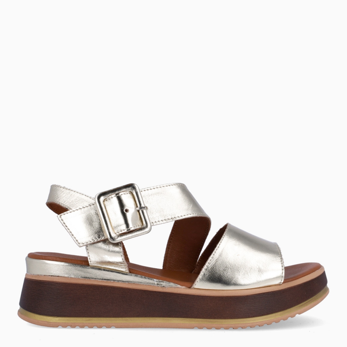 Sandalias de la marca Itse, modelo ROCIO. Elaboradas en piel color oro con tiras en pala cruzadas. Interior en piel color camel. Cierre de sandalias con hebilla en tobillo. Suela de goma con plataforma de 5cm de altura. Estas sandalias Itse ROCIO son un complemento ideal para ti!