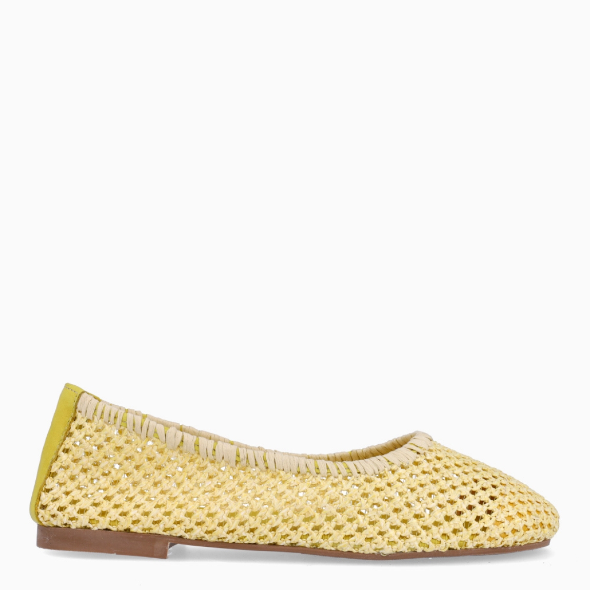 Merceditas de la marca Itse, modelo CHANIA. Elaboradas en piel trenzada color amarillo con punta redonda. Interior en piel color amarillo. Suela plana de goma. Merceditas Itse CHANIA, complemento ideal en comodidad y estilo!