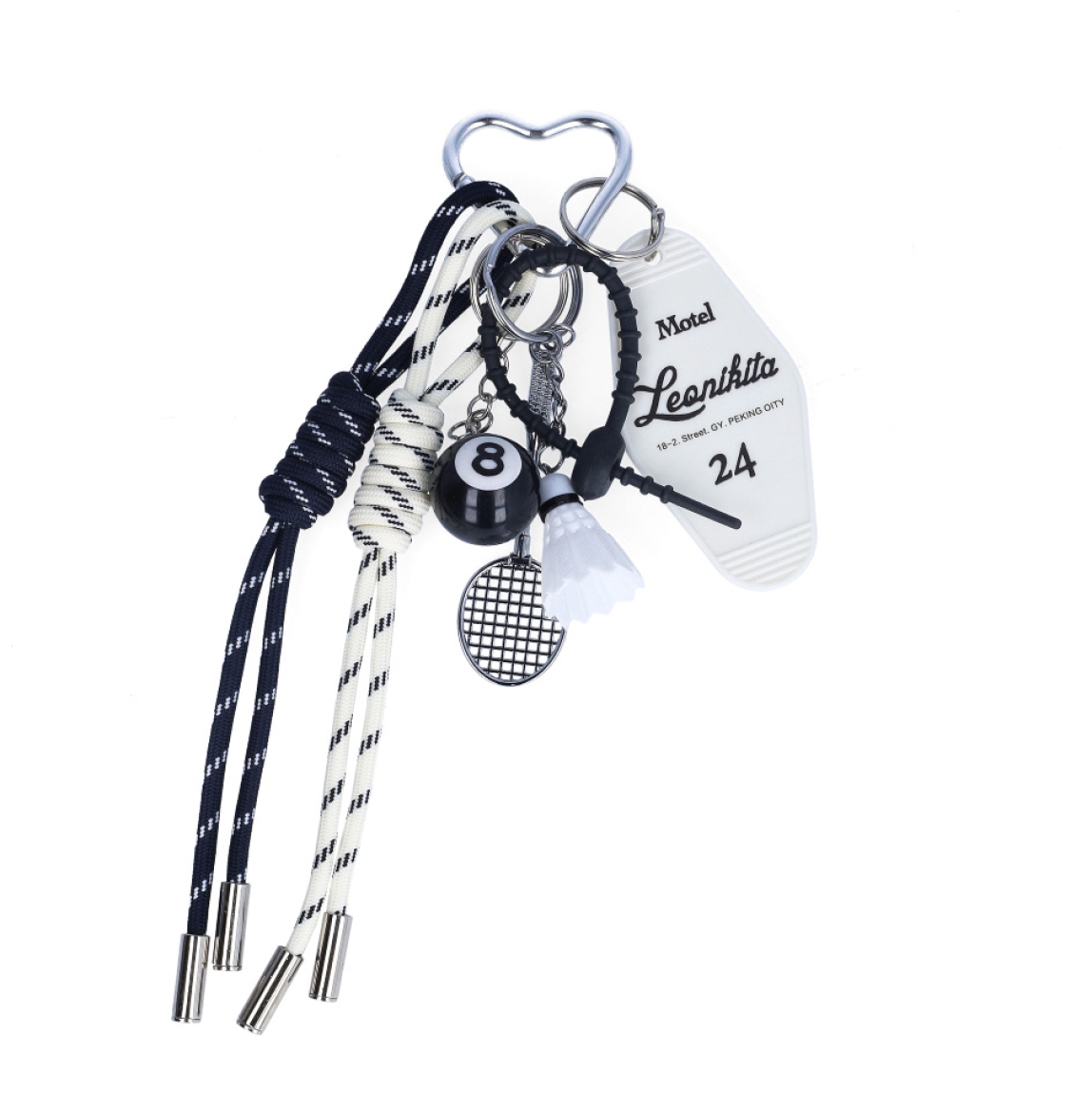 LLavero de la marca Munné, modelo BOL. Elaborado en tela color negro con charms de bádminton. Complemento ideal para combinarlo con tus bolsos.