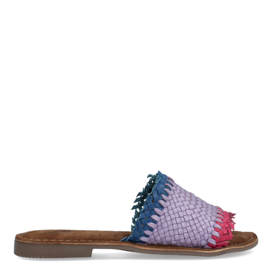 Chanclas de la marca Itse, modelo VARLEY. Chanclas elaboradas en piel trenzada color lila. Interior en ante color marrón. Chanclas con suela plana. Estas chanclas Itse VARLEY tienen la comodidad que necesitas para tu día a día en esta temporada.