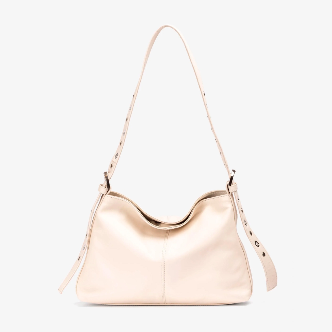 Bolso mediano de la marca UNISA, modelo ZFRAN. Bolso fabricado en piel de color hielo. Asa de hombro en piel al tono con detalles de tachuelas. Asas con detalle de hebillas en los extremos. Bolso UNISA con bolsillo interior con cremallera y cierre mediante imán. Bolso UNISA ZFRAN ideal para llevar en tu día a día! Medidas: alto 24cm y ancho 30cm