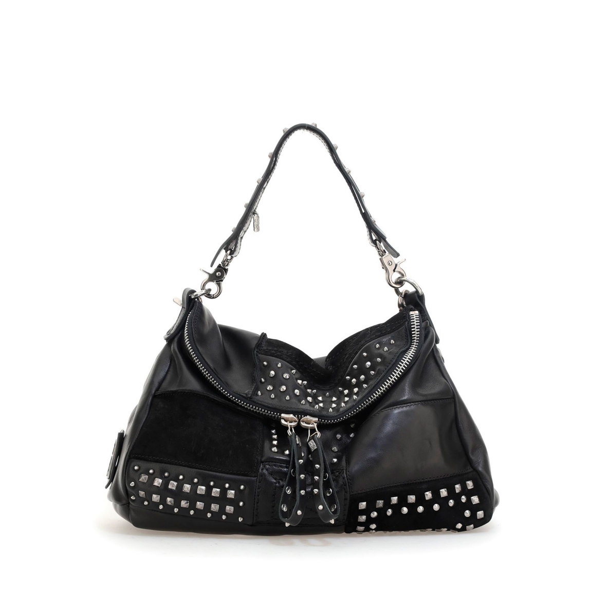 Bolso de la marca A.S.98, modelo AMYL. Elaborado en piel color negro con detalle de tachas en todo el bolso. Cierre con cremallera. Interior con amplio espacio. Bolso A.S.98 con doble asa, una de hombro, y otra, bandolera para mayor comodidad. Medidas: alto 18cm y ancho 36cm. Este bolso A.S.98 AMYL es ideal para esta temporada!
