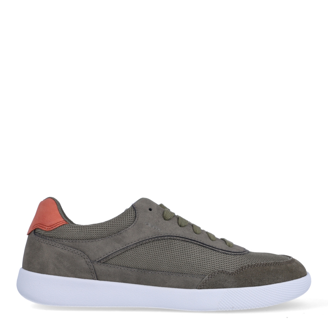 Deportivas de la marca Geox, modelo U57. Exterior en naylon color verde. Interior en textil color verde. Cierre de las deportivas con cordones. Suela de goma plana. Estas deportivas Geox U57 transpirables son un complemento ideal de comodidad para el día a día.