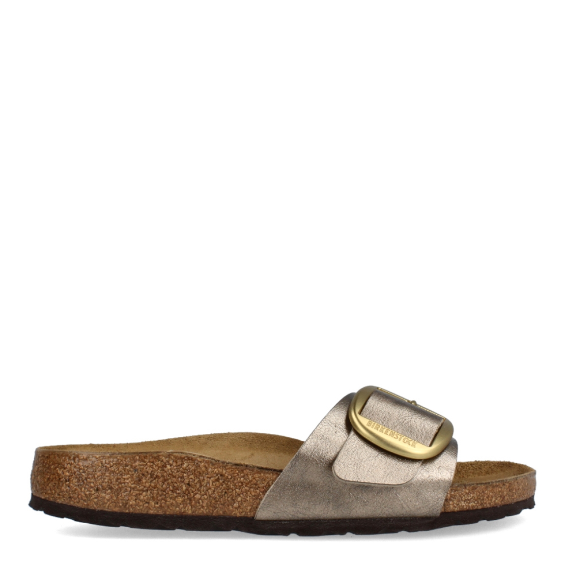 Chanclas de la marca Birkenstock, modelo MADRID BIG. Chanclas elaboradas en piel colro bronce con hebilla en la pala. Con base de corcho de forma anatómica. Estas chanclas Birkenstock MADRID BIG son un básico en tu armario de temporada. Disfrutarás de una comodidad en tu día a día.