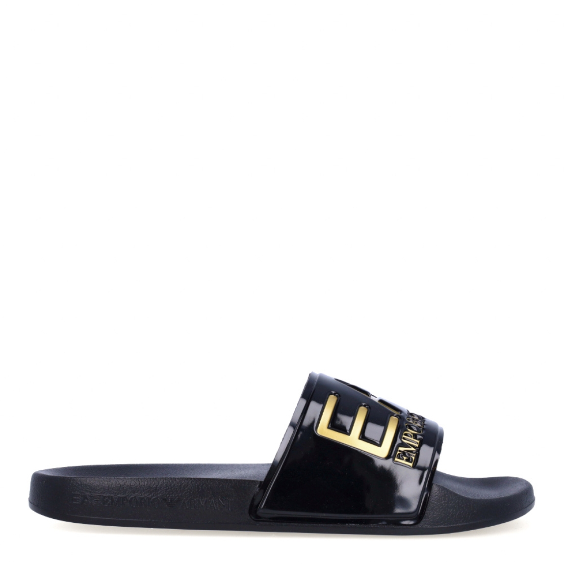 Sandalias de la marca Armani Exchange, modelo EA7. Exterior en neopreno color negro con el logo en dorado. Interior en neopreno color negro con plantilla de goma contorneada moldeada, suela exterior texturizada para mayor agarre. Estas sandalias Armani Exchange EA7 son unas clásicas, ideales para ir a todos lados esta temporada!